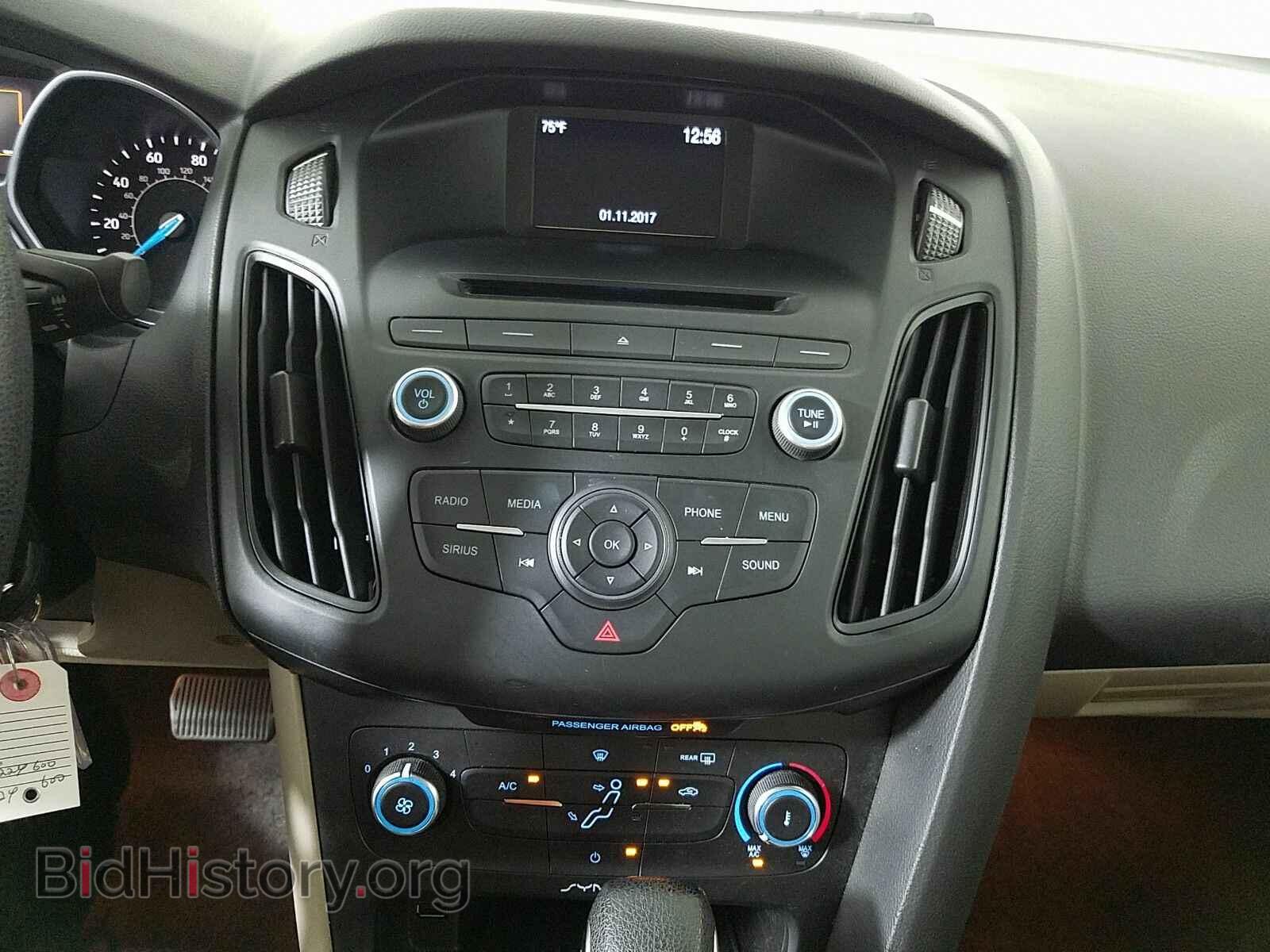 2017 Ford Focus - VIN: 1FADP3F23HL224600 - Photo 4