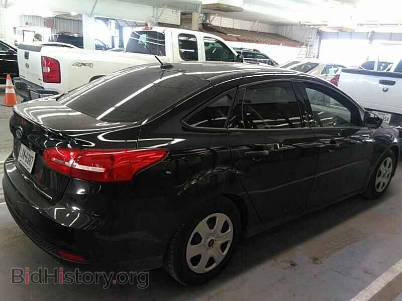 2016 Ford Focus - VIN: 1FADP3E2XGL305660 - Photo 2