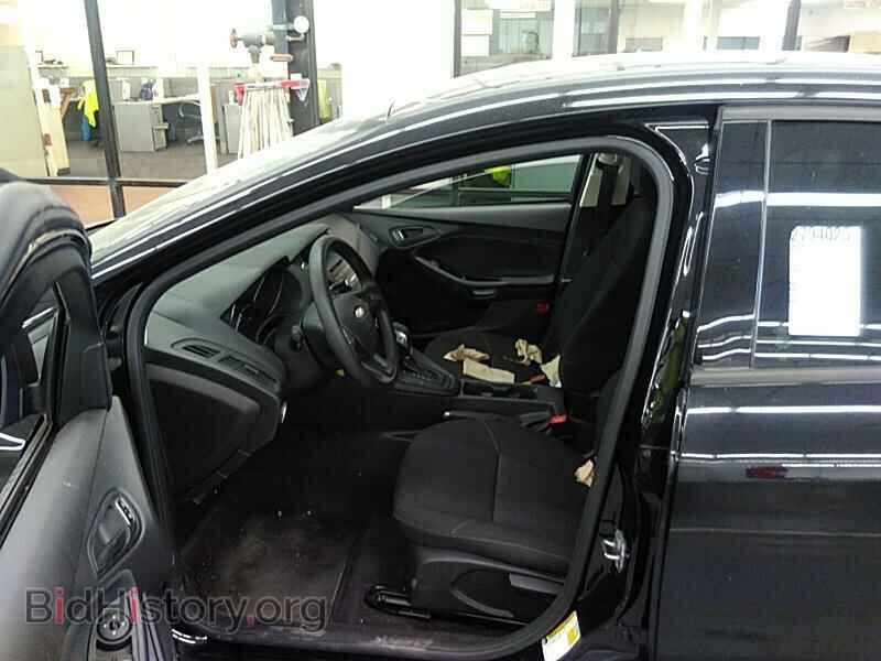 2016 Ford Focus - VIN: 1FADP3E2XGL305660 - Photo 3