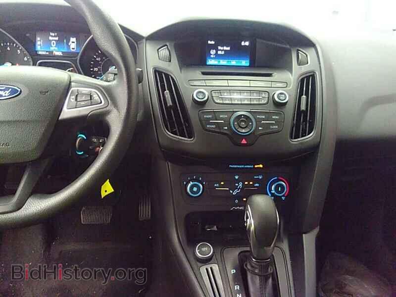 2016 Ford Focus - VIN: 1FADP3E2XGL305660 - Photo 4