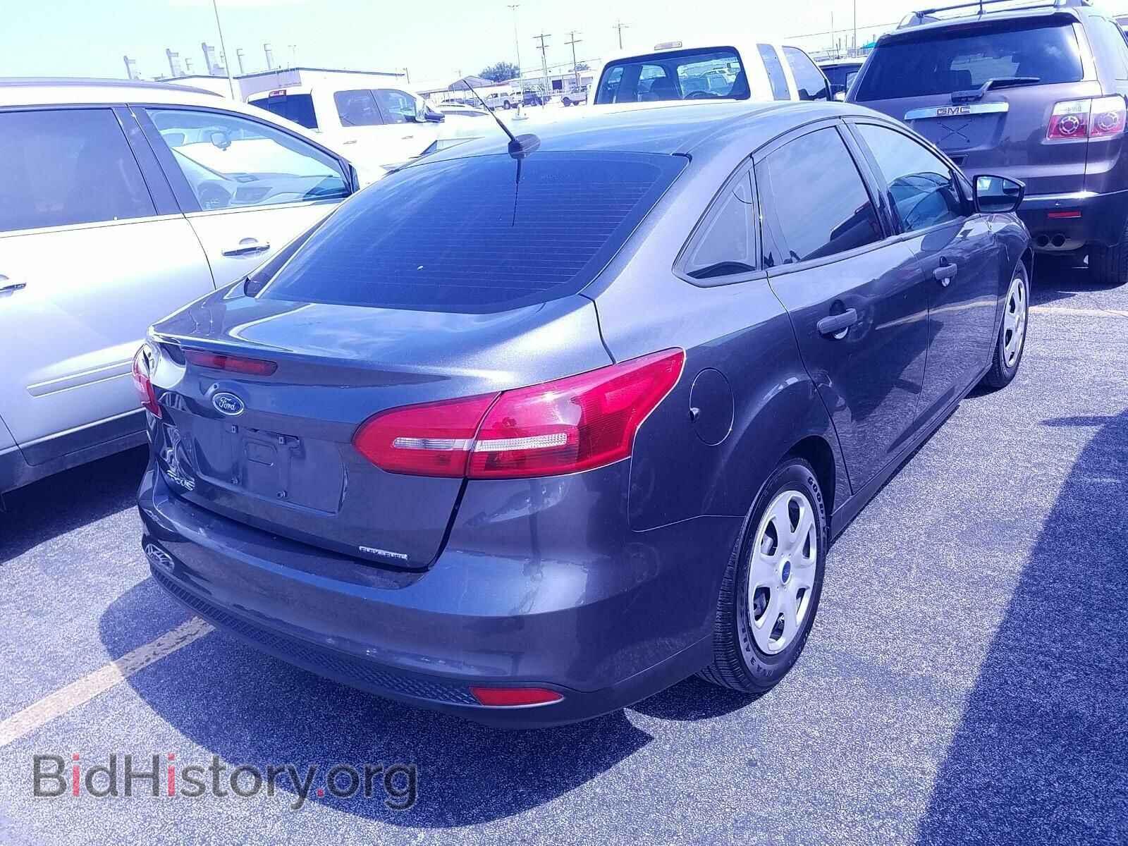 2016 Ford Focus - VIN: 1FADP3E26GL369114 - Photo 2