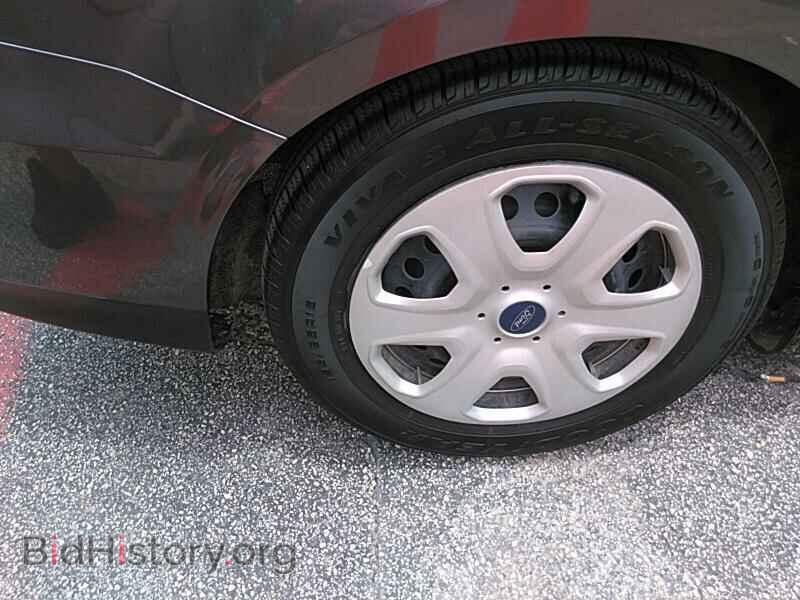 2016 Ford Focus - VIN: 1FADP3E26GL369114 - Photo 9