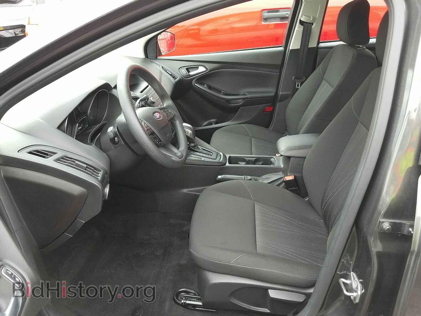 2016 Ford Focus - VIN: 1FADP3F28GL328322 - Photo 3