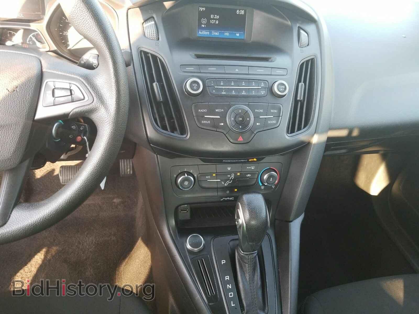 2017 Ford Focus - VIN: 1FADP3F25HL246677 - Фото 4