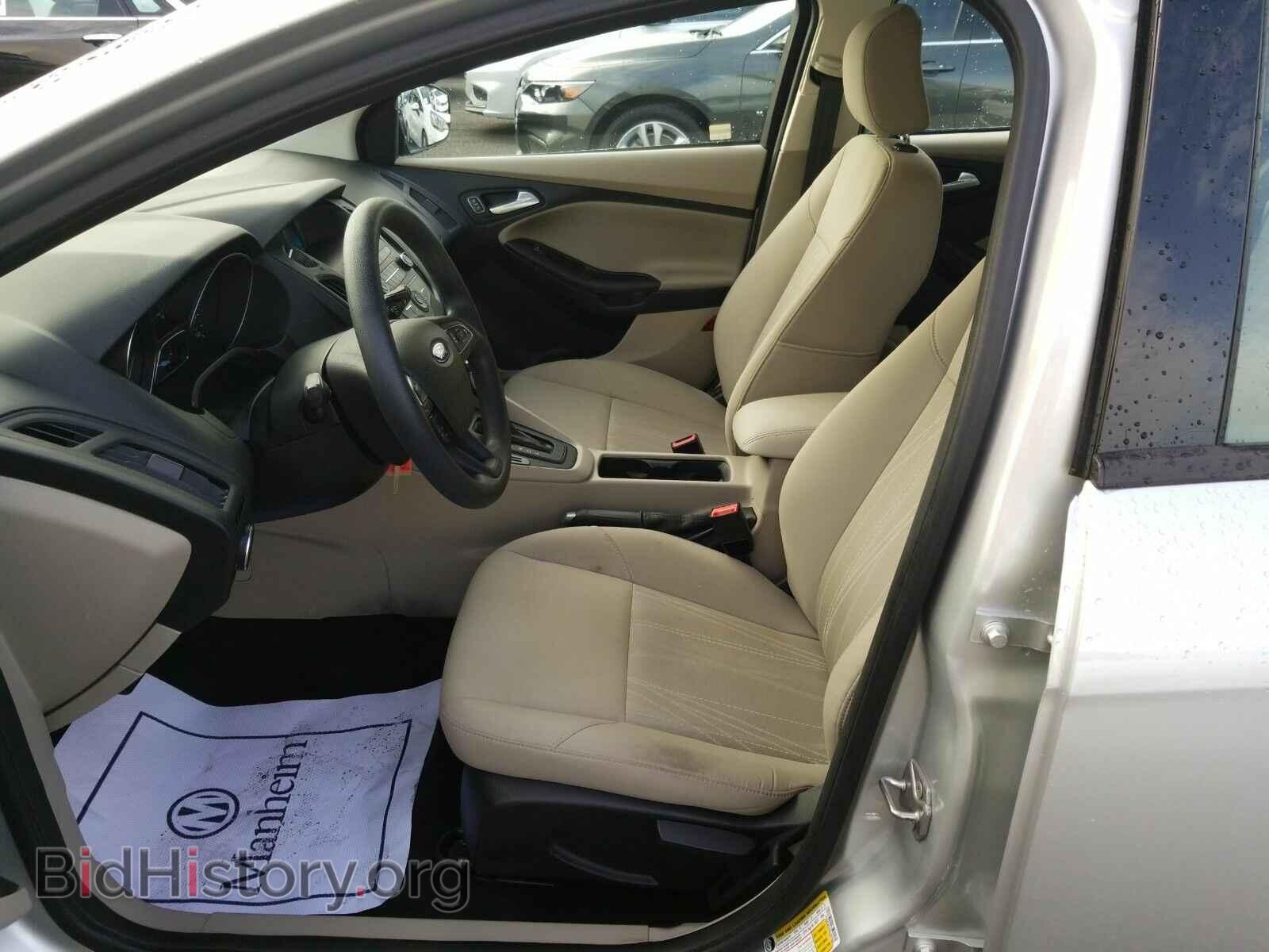 2016 Ford Focus - VIN: 1FADP3K28GL342985 - Photo 3