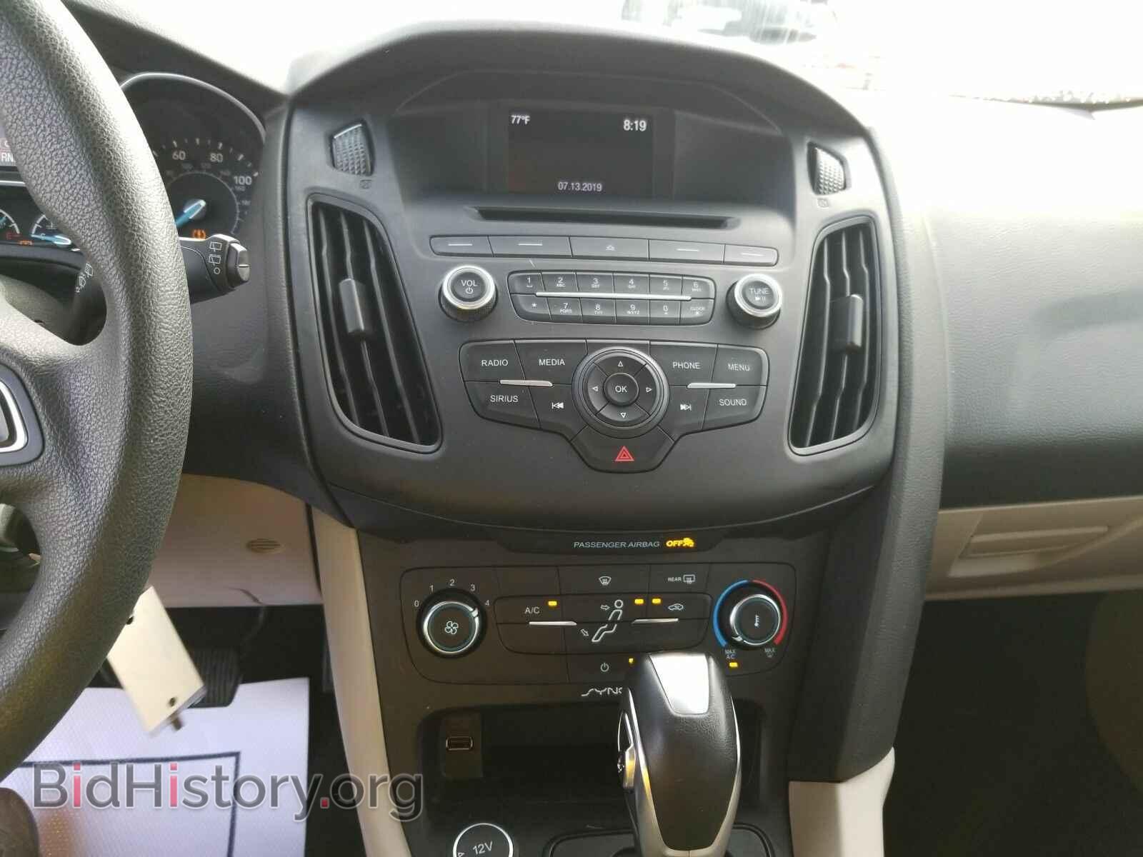 2016 Ford Focus - VIN: 1FADP3K28GL342985 - Photo 4