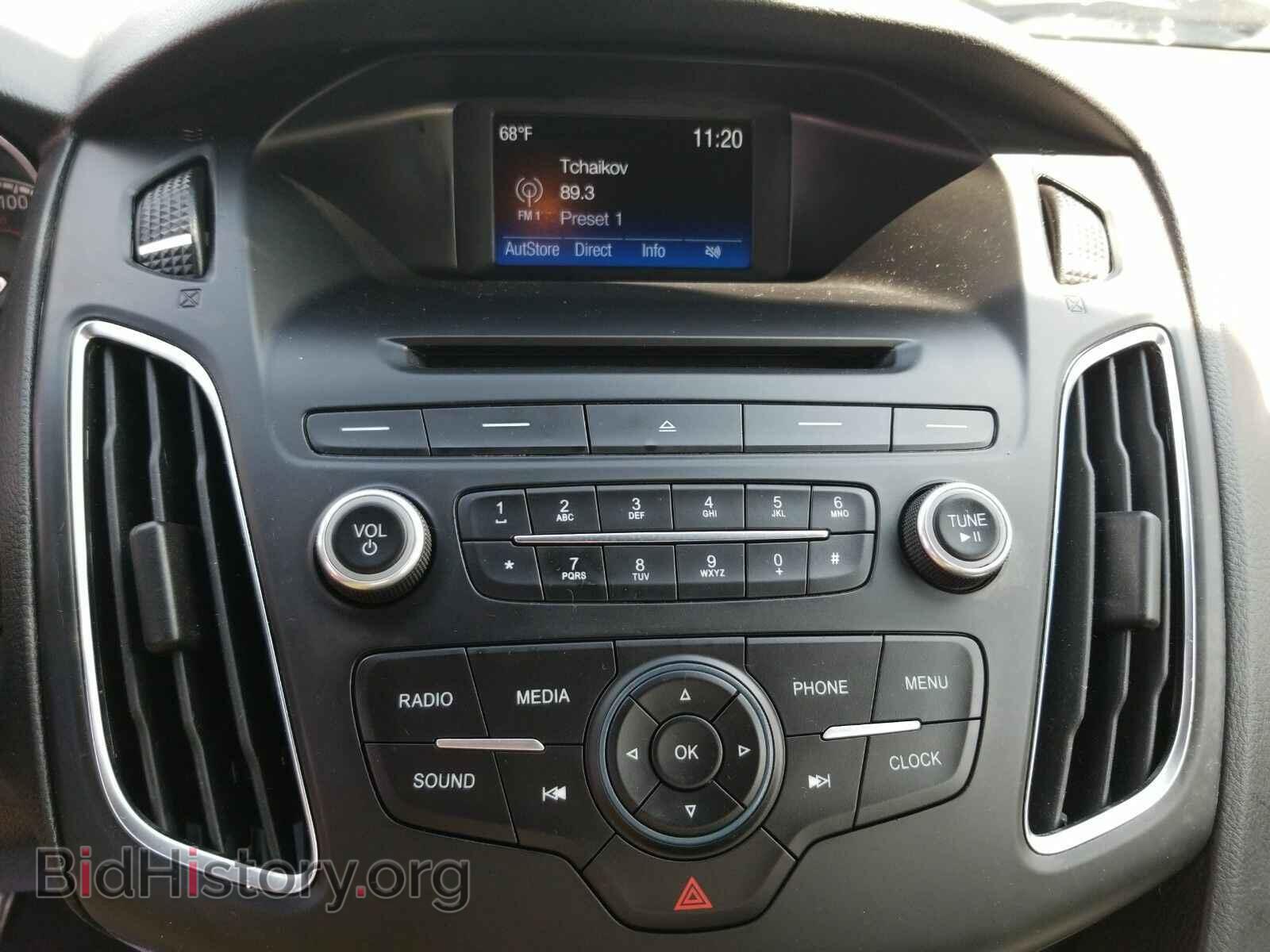 2016 Ford Focus - VIN: 1FADP3L95GL343443 - Photo 4