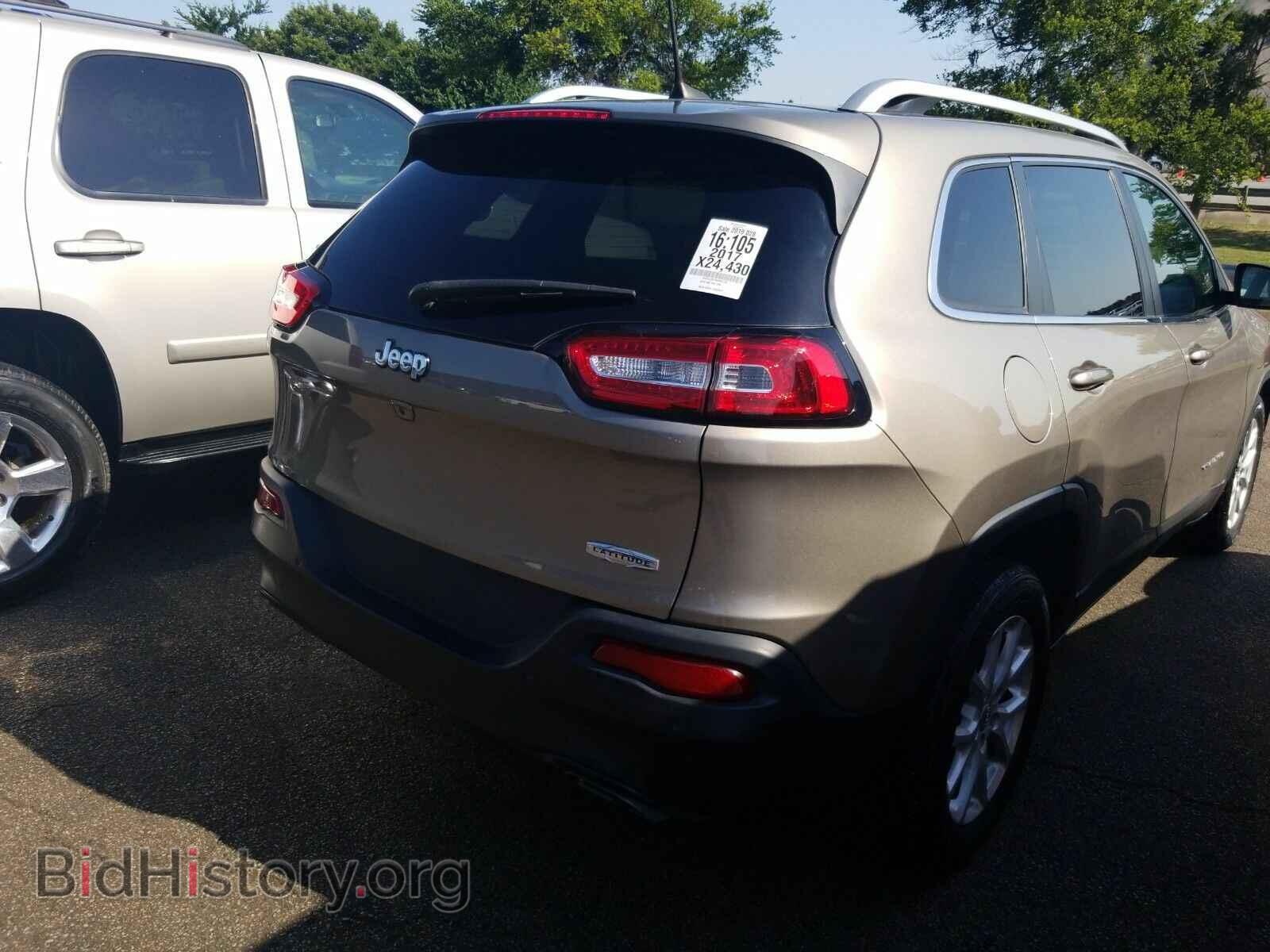 2017 Jeep Cherokee - VIN: 1C4PJLCS7HW592113 - Фото 2