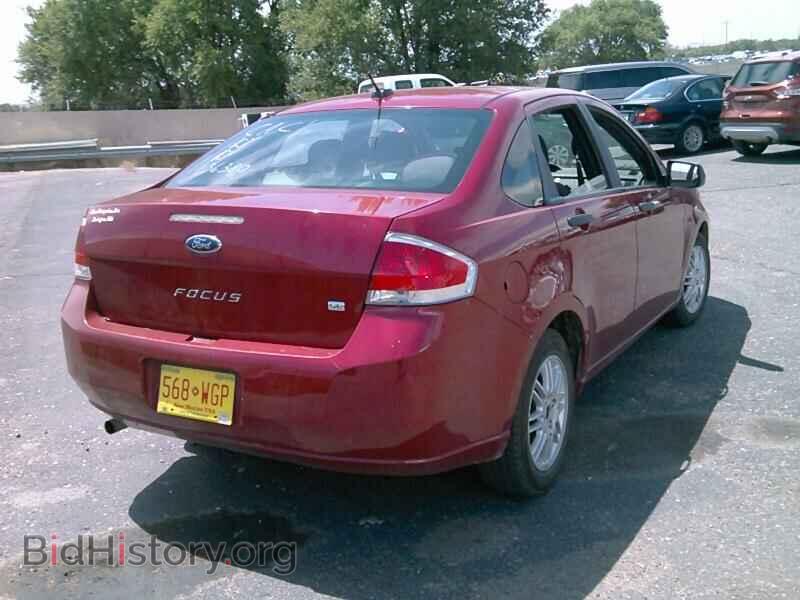 2011 Ford Focus - VIN: 1FAHP3FN0BW136380 - Фото 2