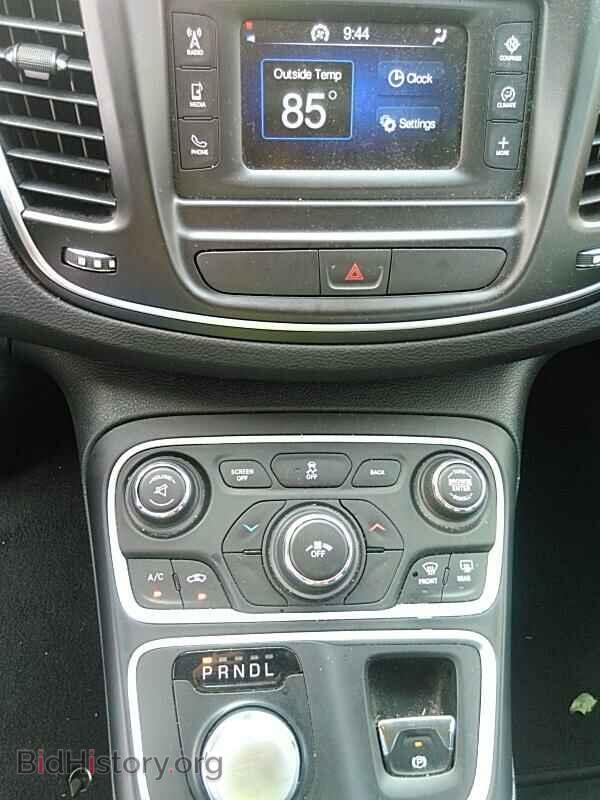 2016 Chrysler 200 - VIN: 1C3CCCAB2GN177477 - Фото 4