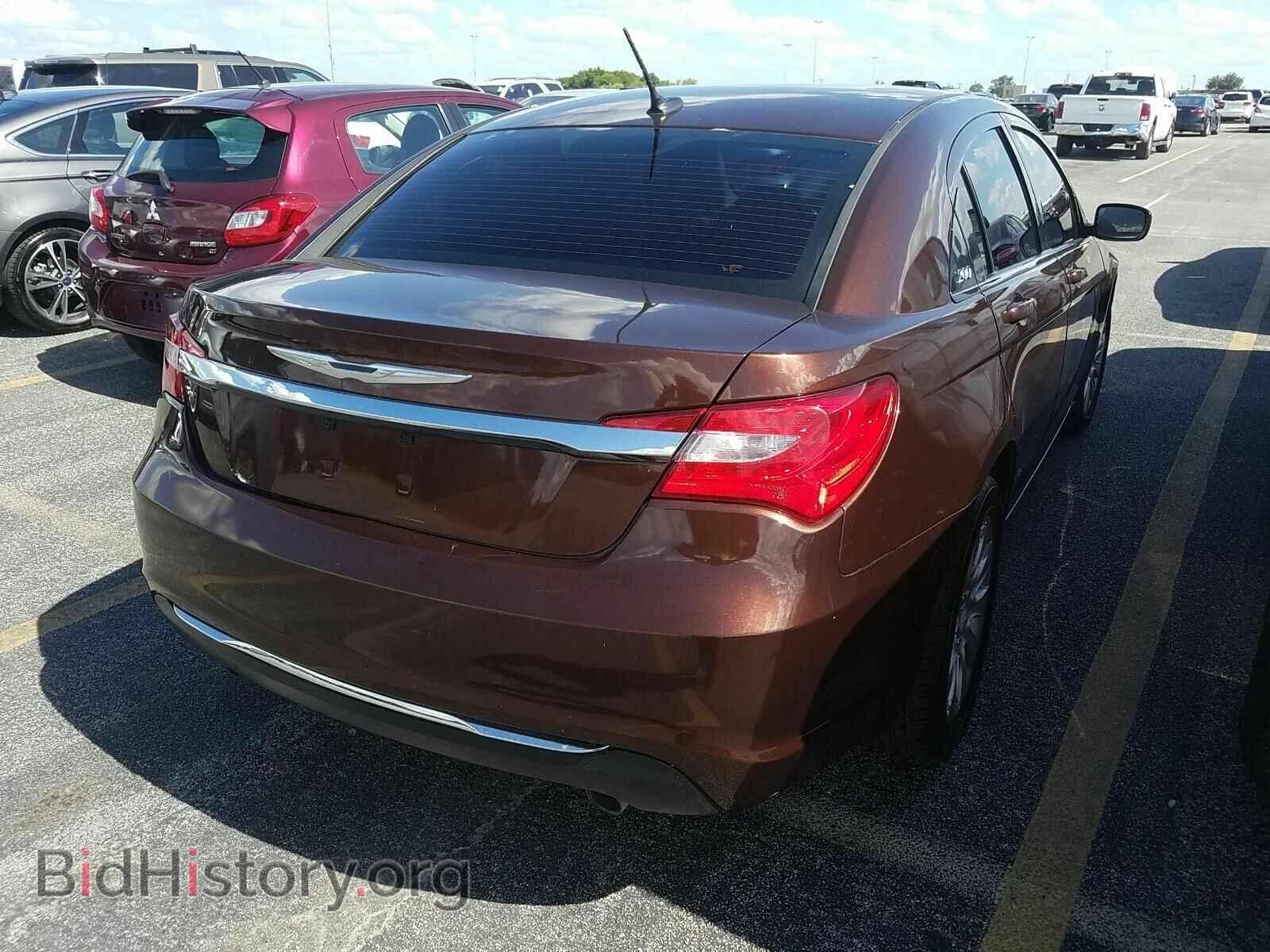 2013 Chrysler 200 - VIN: 1C3CCBAG3DN767432 - Фото 2