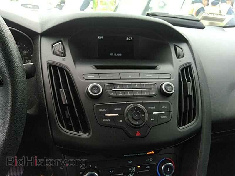 2017 Ford Focus - VIN: 1FADP3F24HL232527 - Фото 4