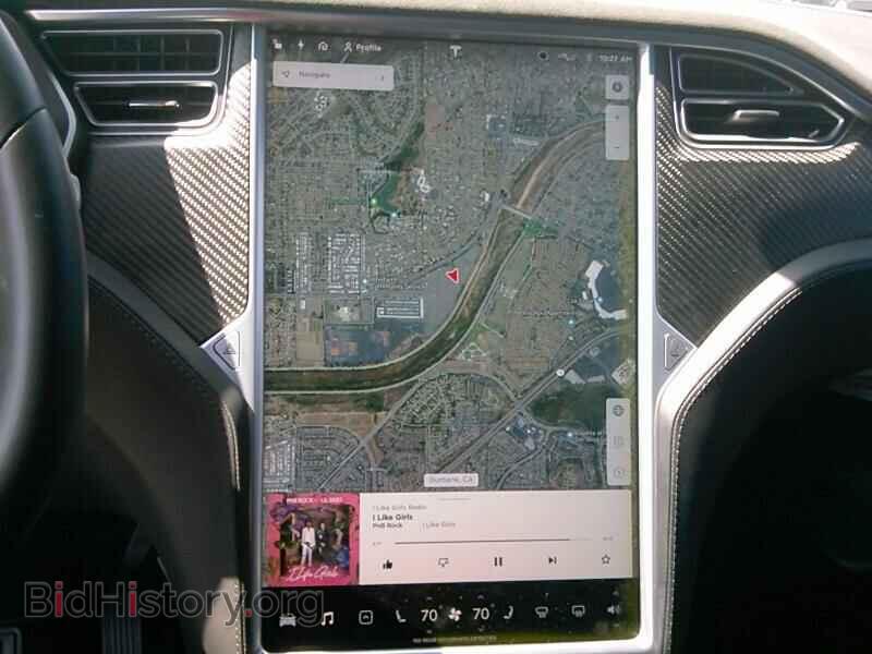 2017 Tesla Model X - VIN: 5YJXCAE20HF038086 - Photo 4