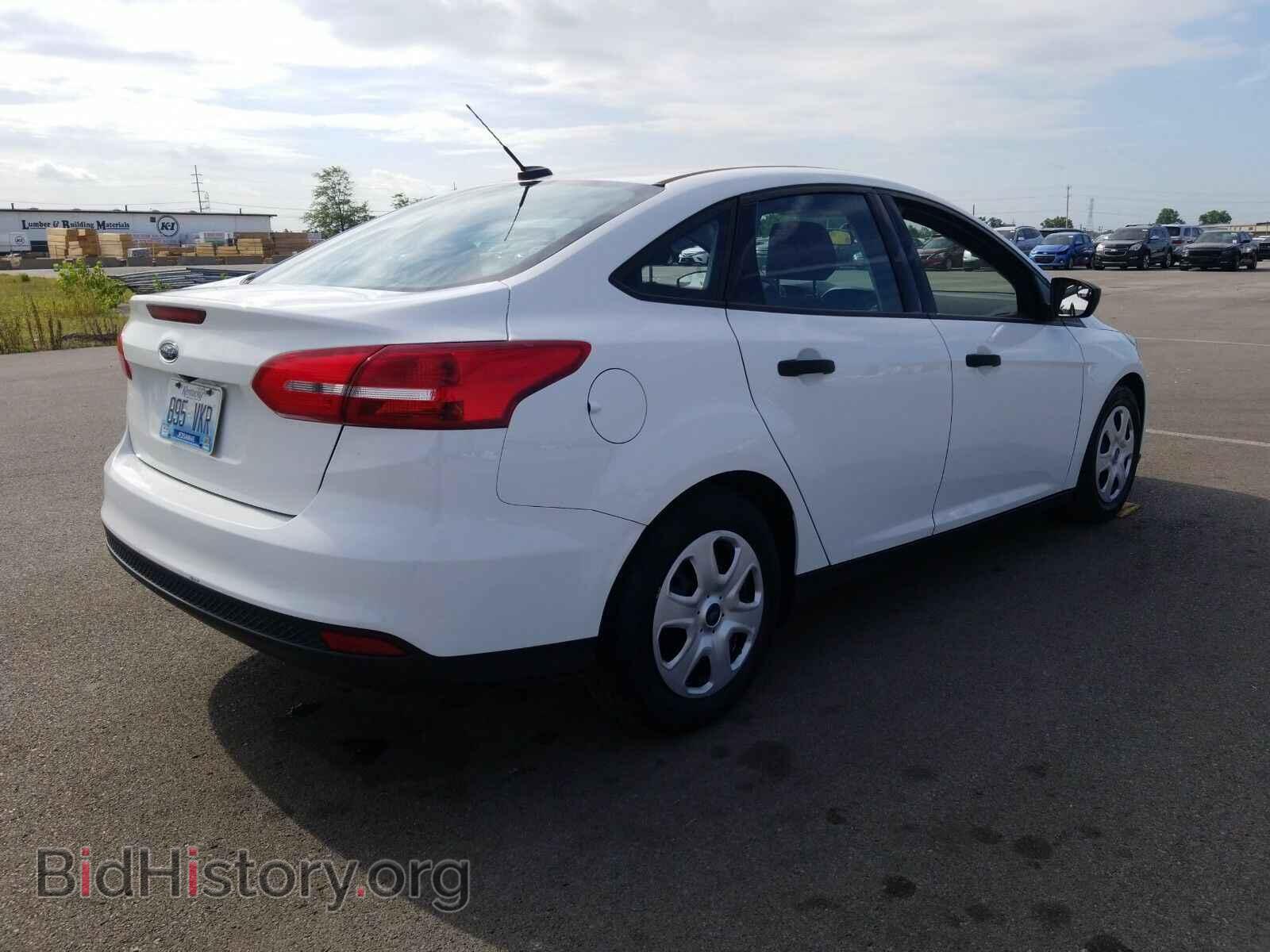 2016 Ford Focus - VIN: 1FADP3E20GL270952 - Photo 2