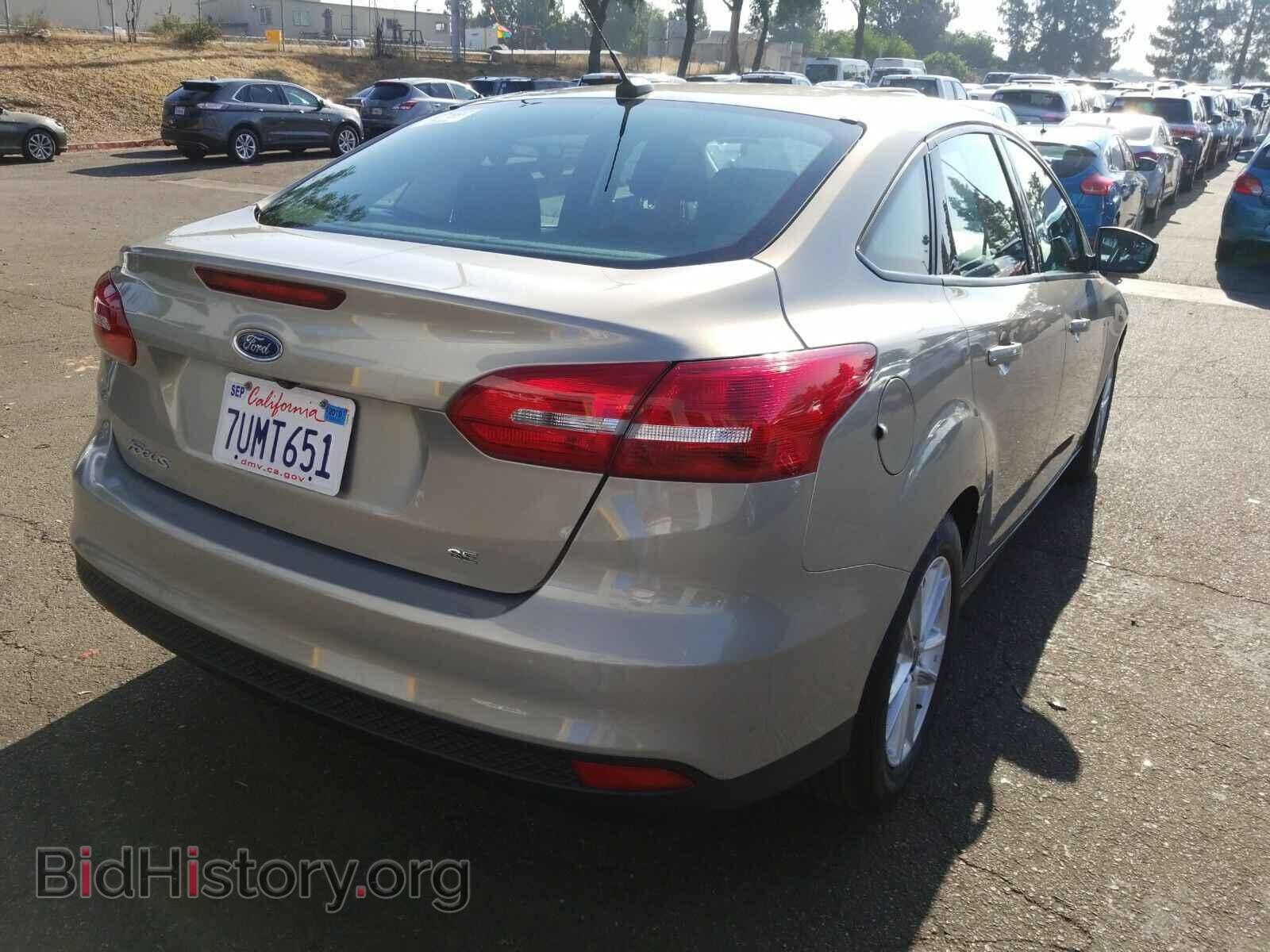 2016 Ford Focus - VIN: 1FADP3F21GL383923 - Photo 2