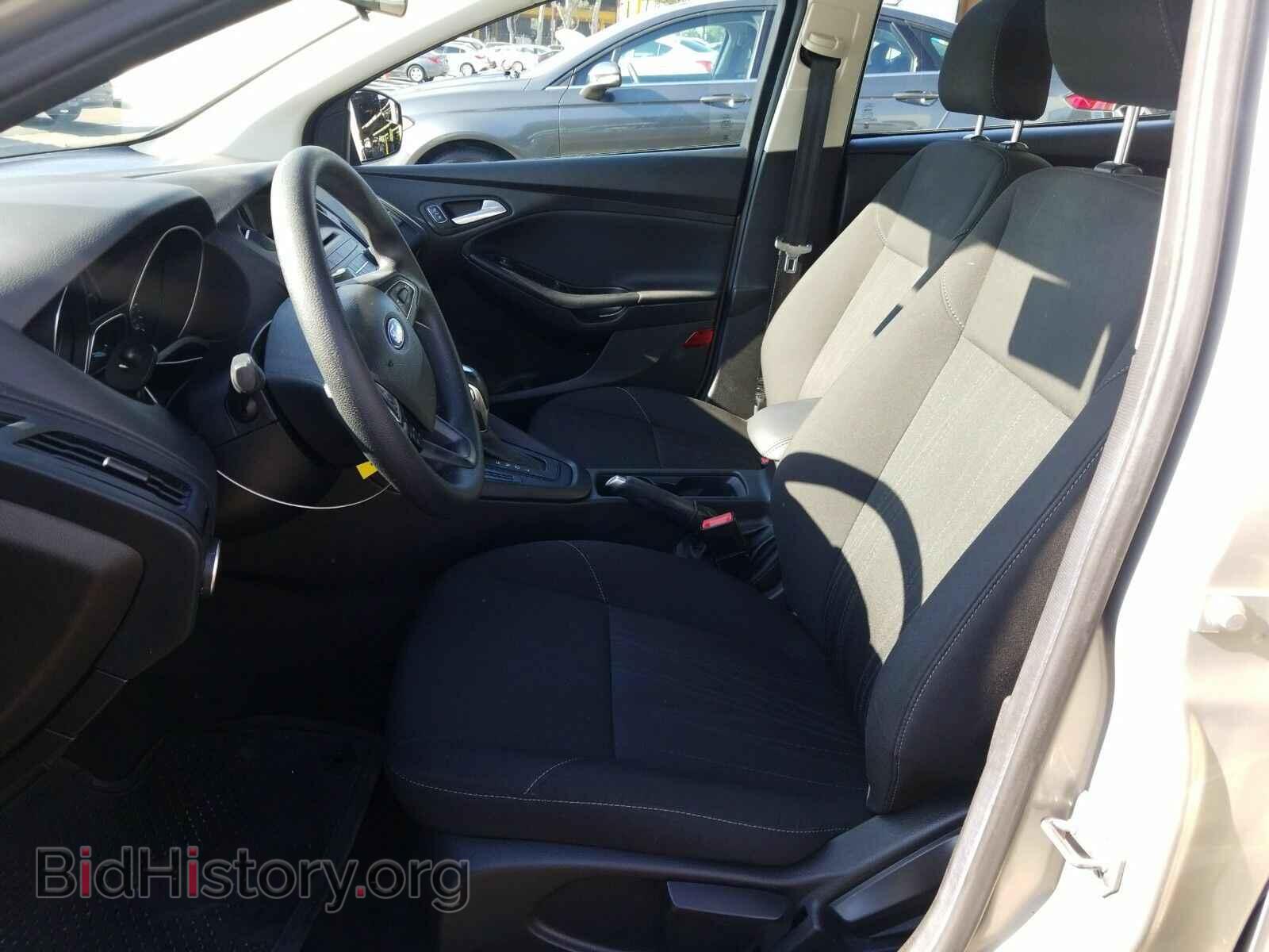 2016 Ford Focus - VIN: 1FADP3F21GL383923 - Photo 3