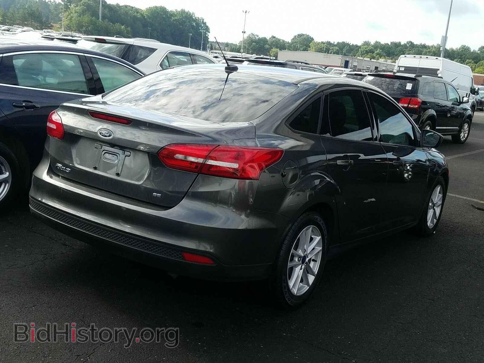 2018 Ford Focus - VIN: 1FADP3F26JL299619 - Фото 2