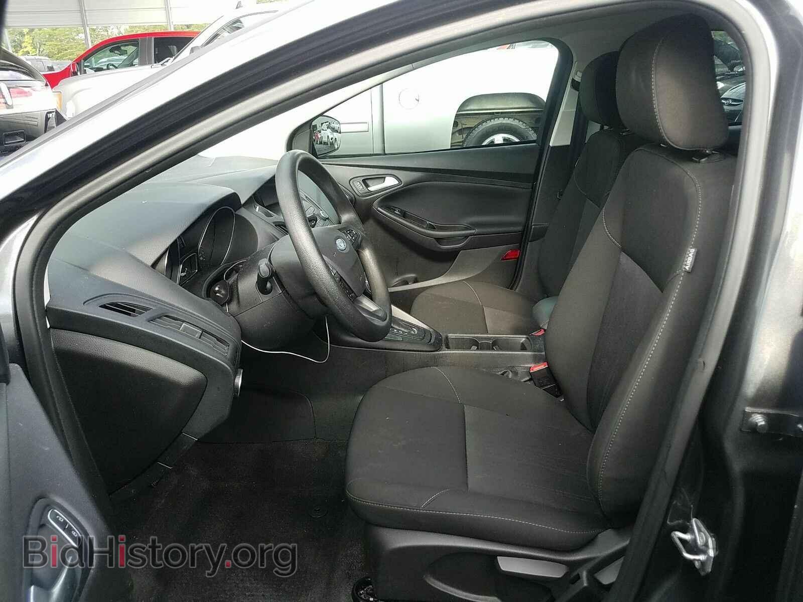 2018 Ford Focus - VIN: 1FADP3F26JL299619 - Фото 3