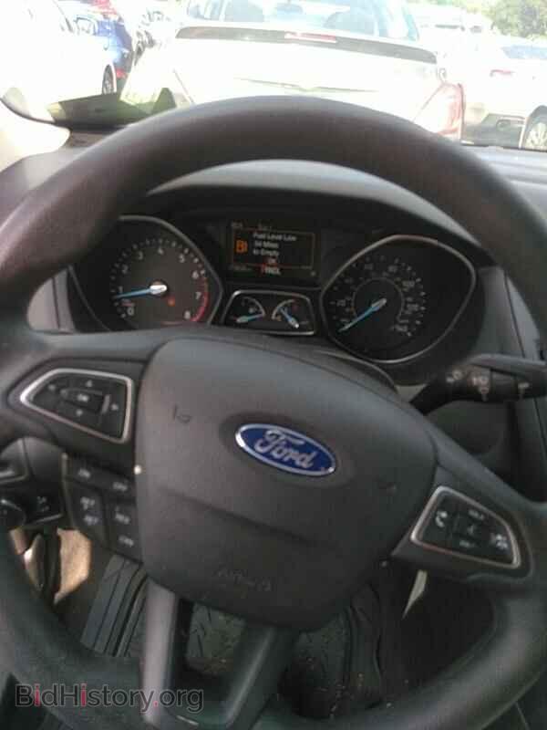 2016 Ford Focus - VIN: 1FADP3F27GL288704 - Photo 10