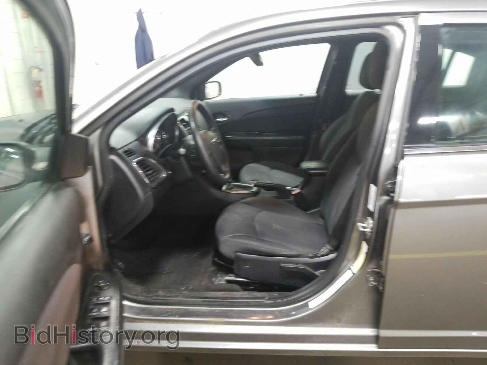 2013 Chrysler 200 - VIN: 1C3CCBAB2DN735673 - Фото 3