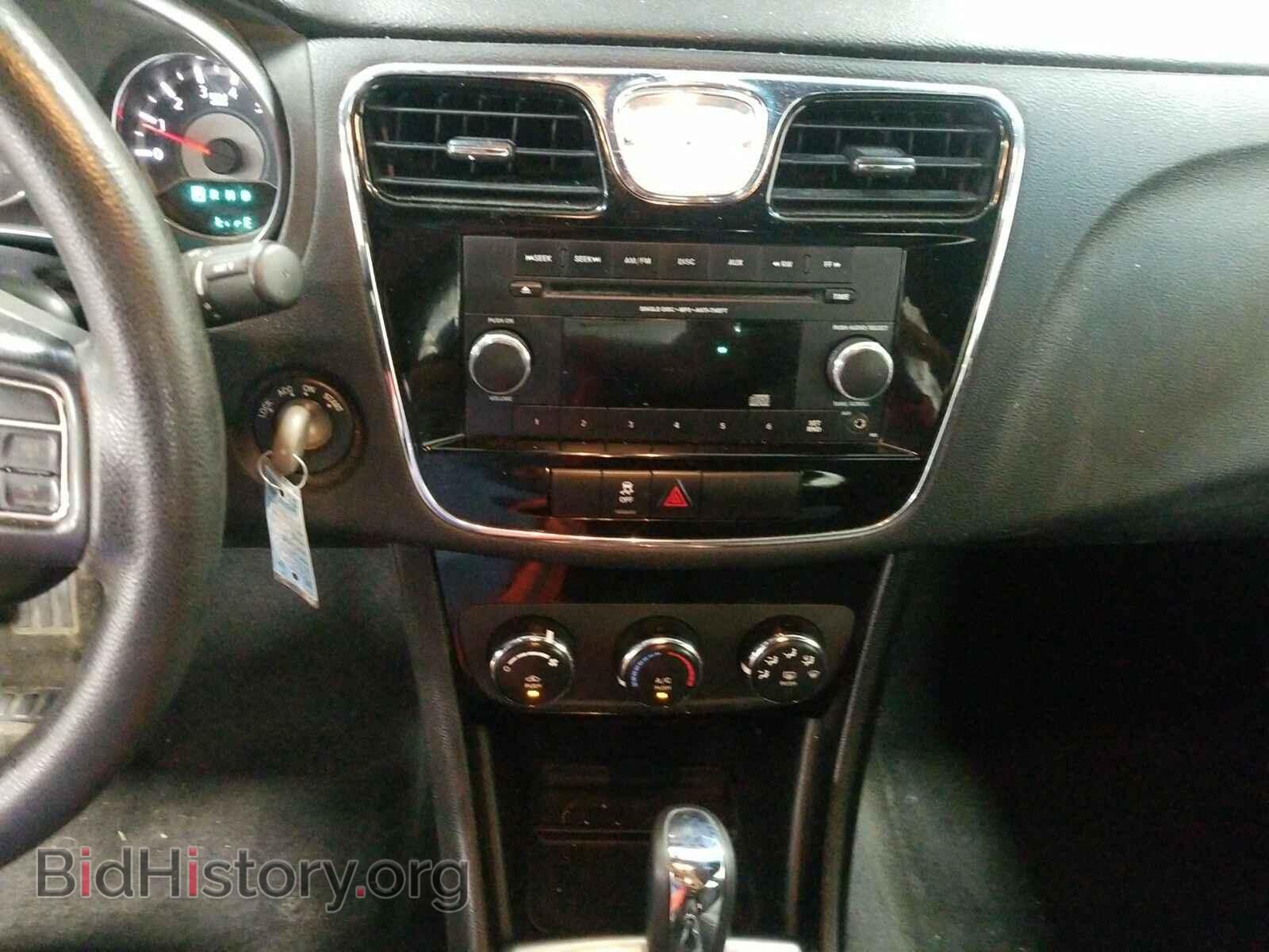 2013 Chrysler 200 - VIN: 1C3CCBAB2DN735673 - Фото 4