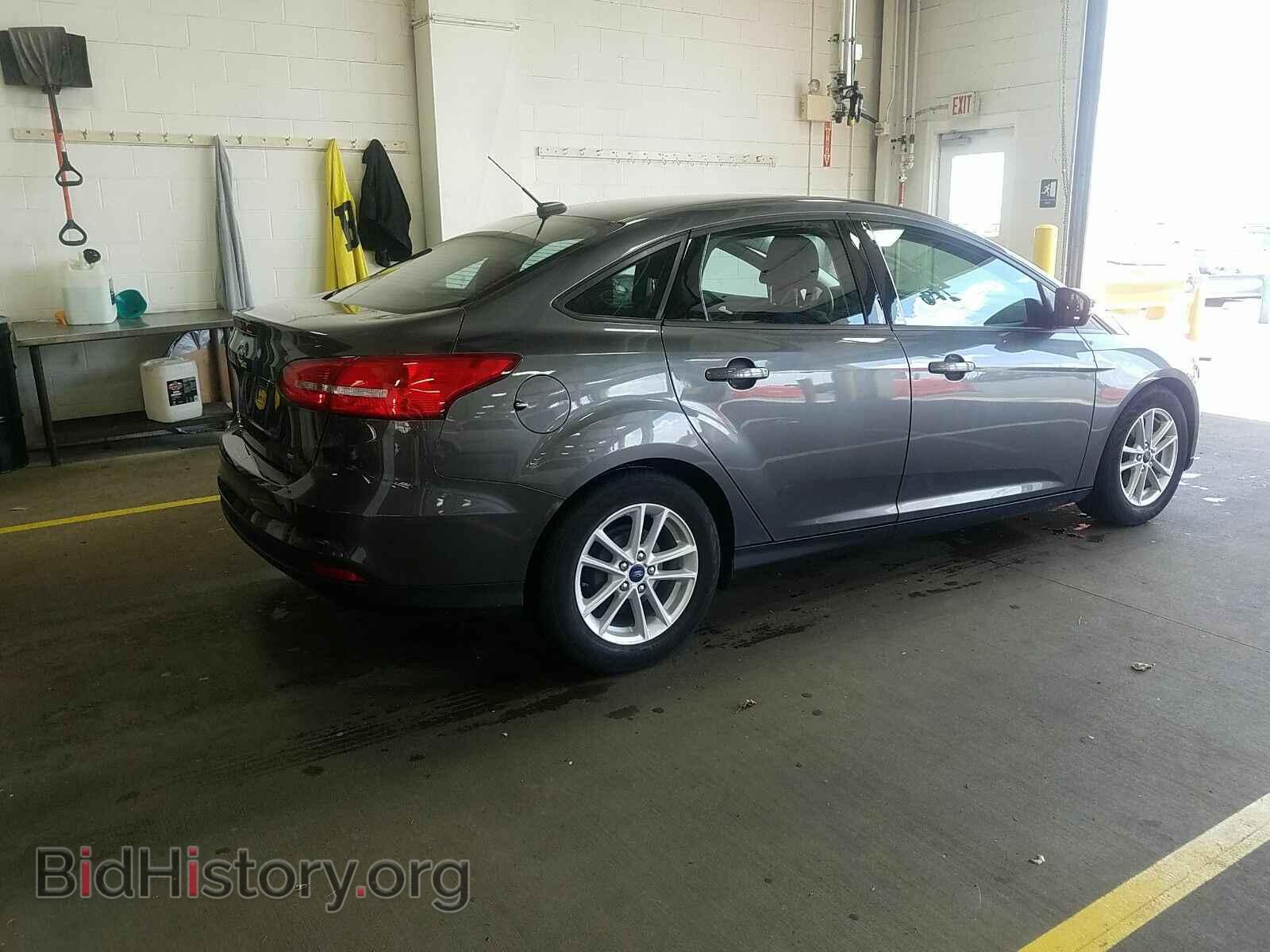 2017 Ford Focus - VIN: 1FADP3F27HL220839 - Фото 2