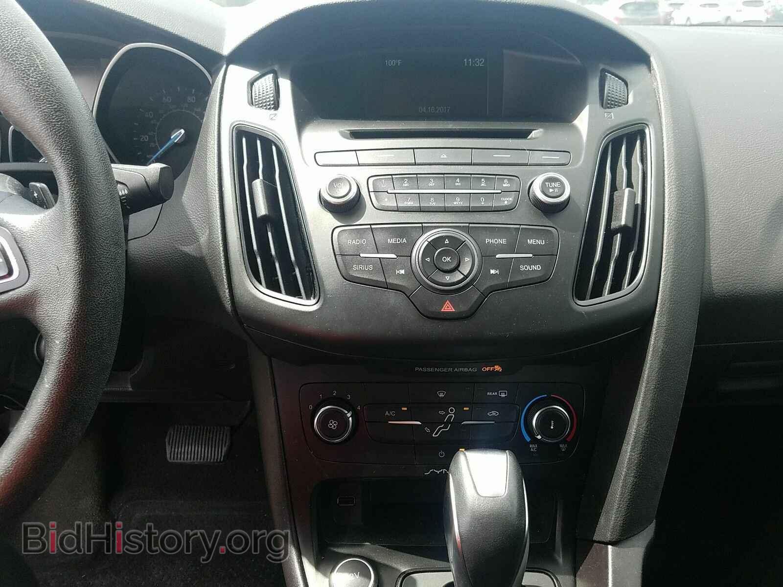 2016 Ford Focus - VIN: 1FADP3F24GL360636 - Photo 4