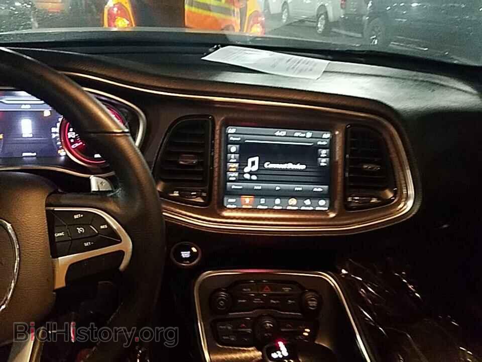 2018 Dodge Challenger - VIN: 2C3CDZFJ8JH209221 - Фото 4
