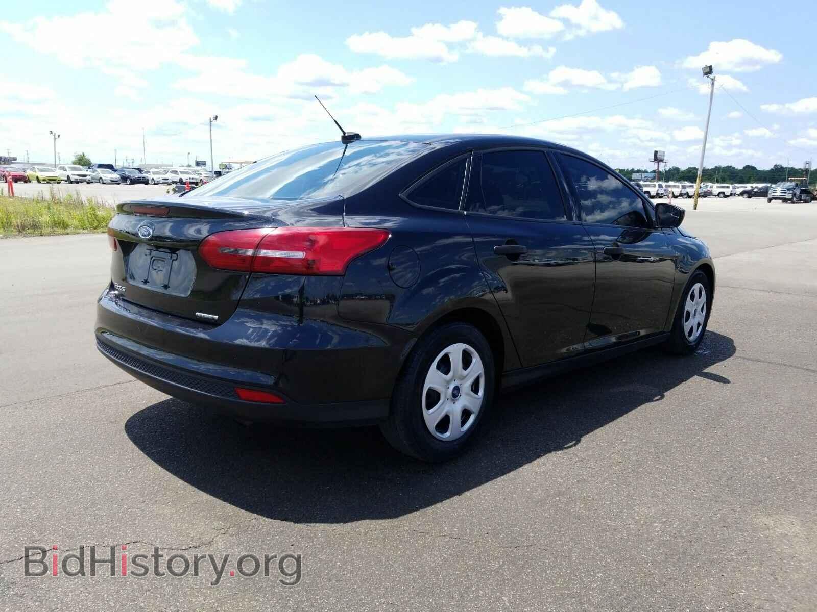 2015 Ford Focus - VIN: 1FADP3E27FL254214 - Photo 2