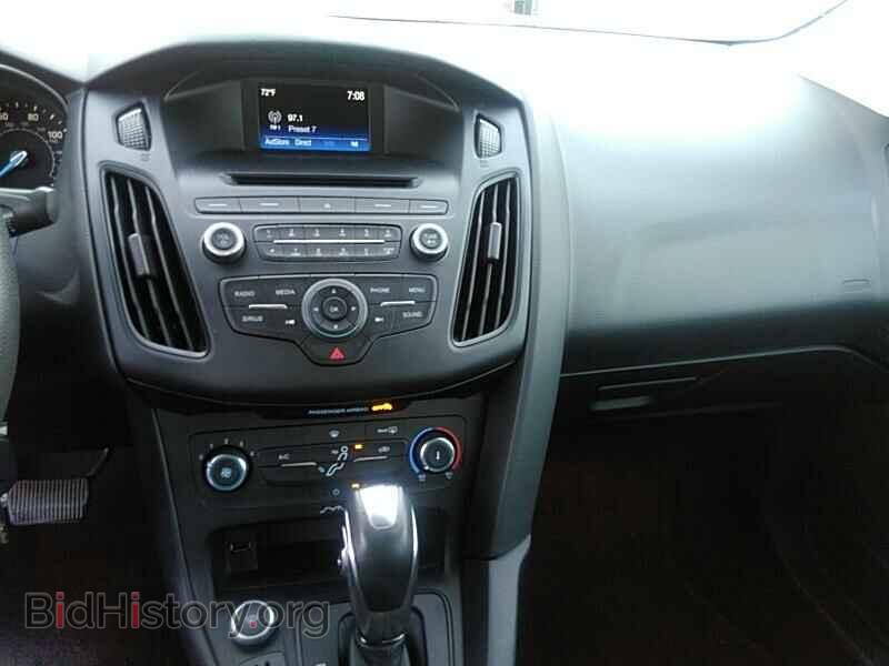 2016 Ford Focus - VIN: 1FADP3F29GL250195 - Photo 4