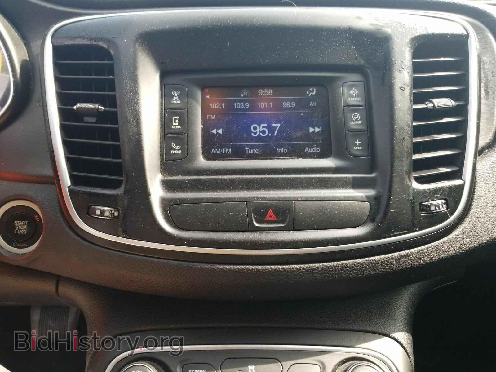 2016 Chrysler 200 - VIN: 1C3CCCAB5GN149981 - Фото 4