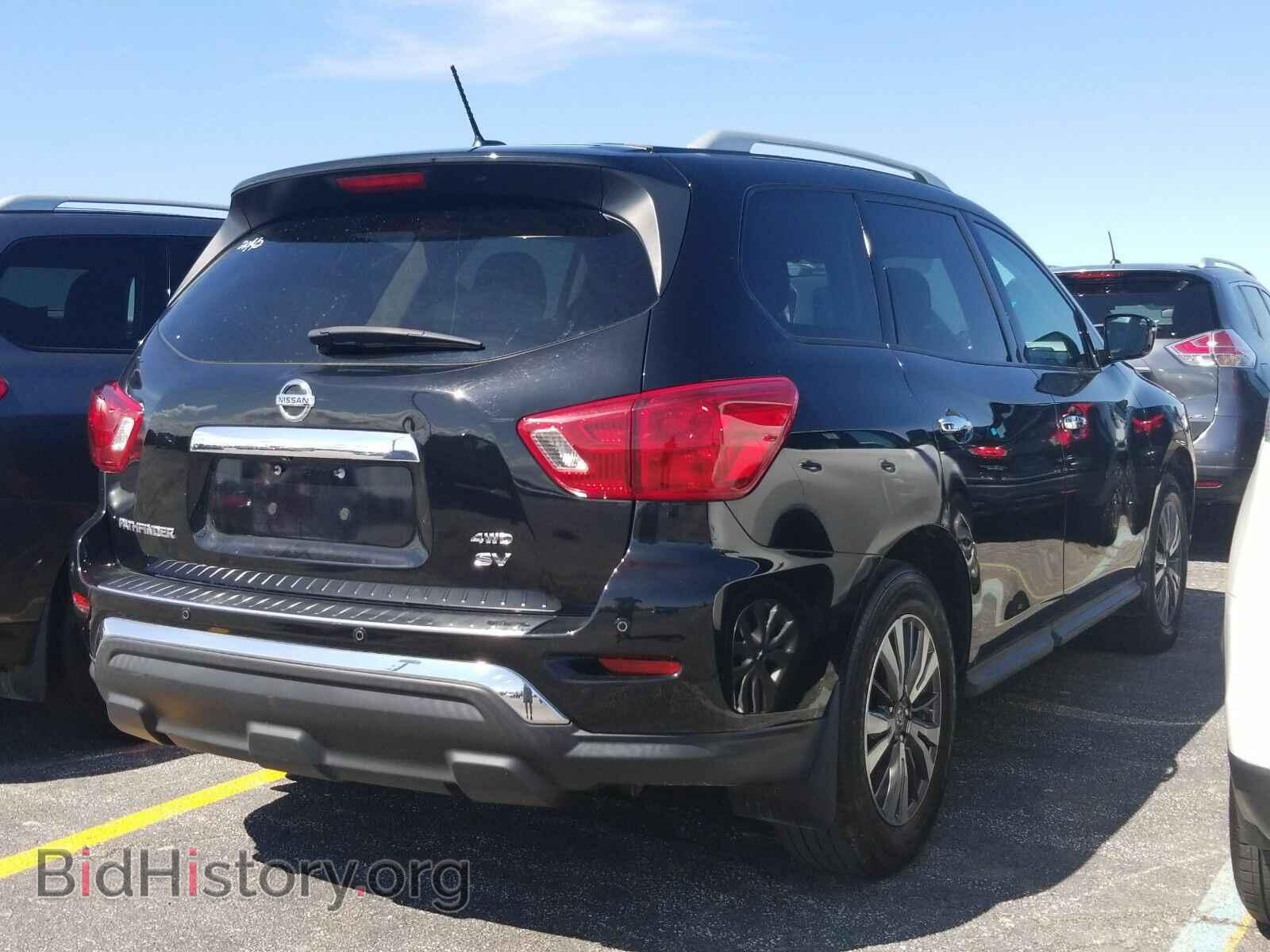 2017 Nissan Pathfinder - VIN: 5N1DR2MM9HC609531 - Фото 2