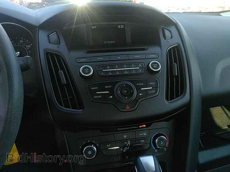 2016 Ford Focus - VIN: 1FADP3F2XGL359362 - Photo 4