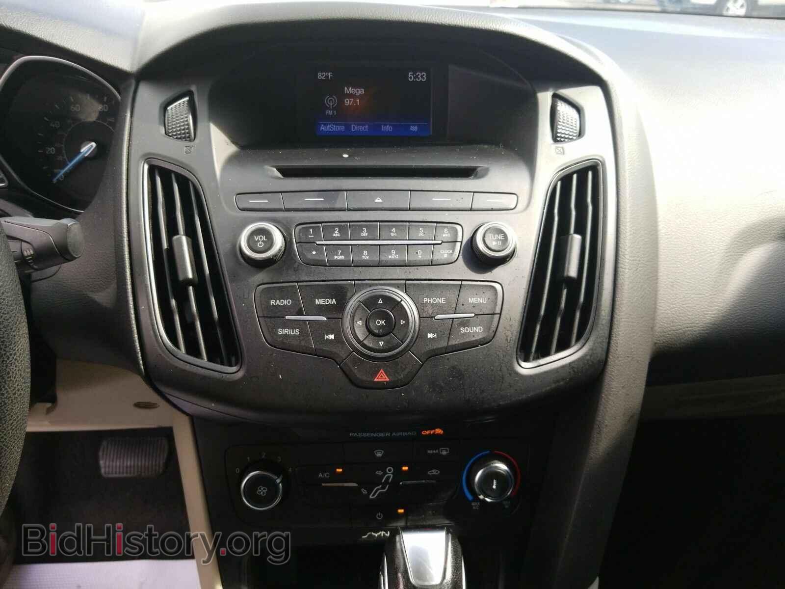 2016 Ford Focus - VIN: 1FADP3F28GL277758 - Photo 4