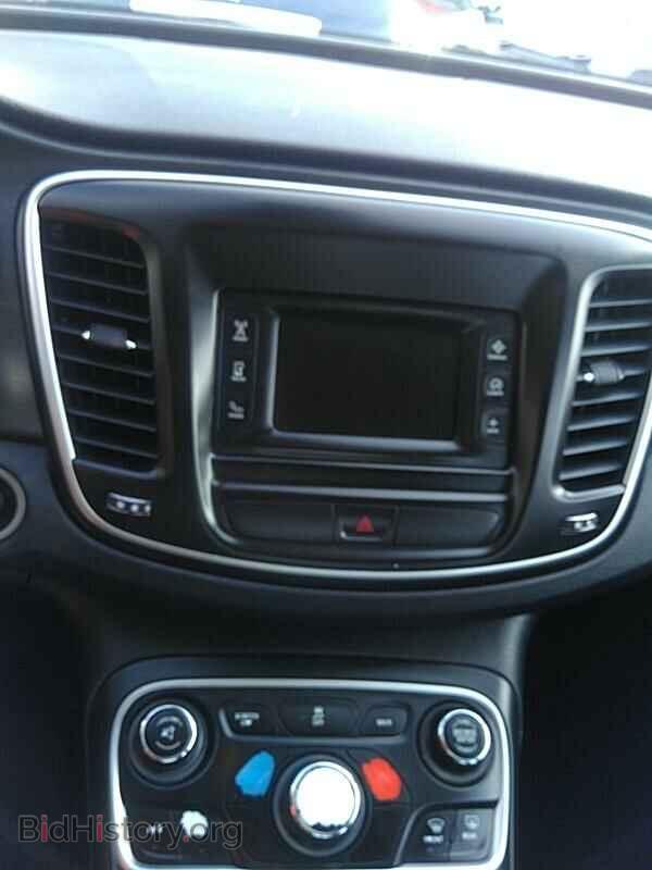 2016 Chrysler 200 - VIN: 1C3CCCAB7GN130512 - Фото 4