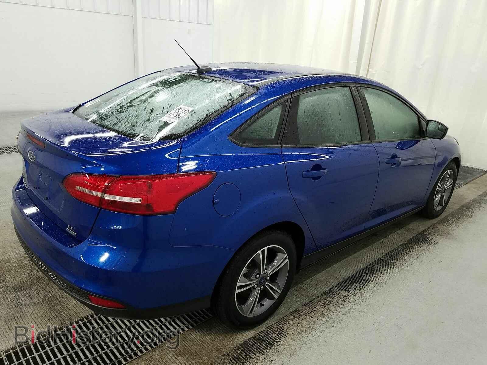 2018 Ford Focus - VIN: 1FADP3FE2JL303191 - Фото 2