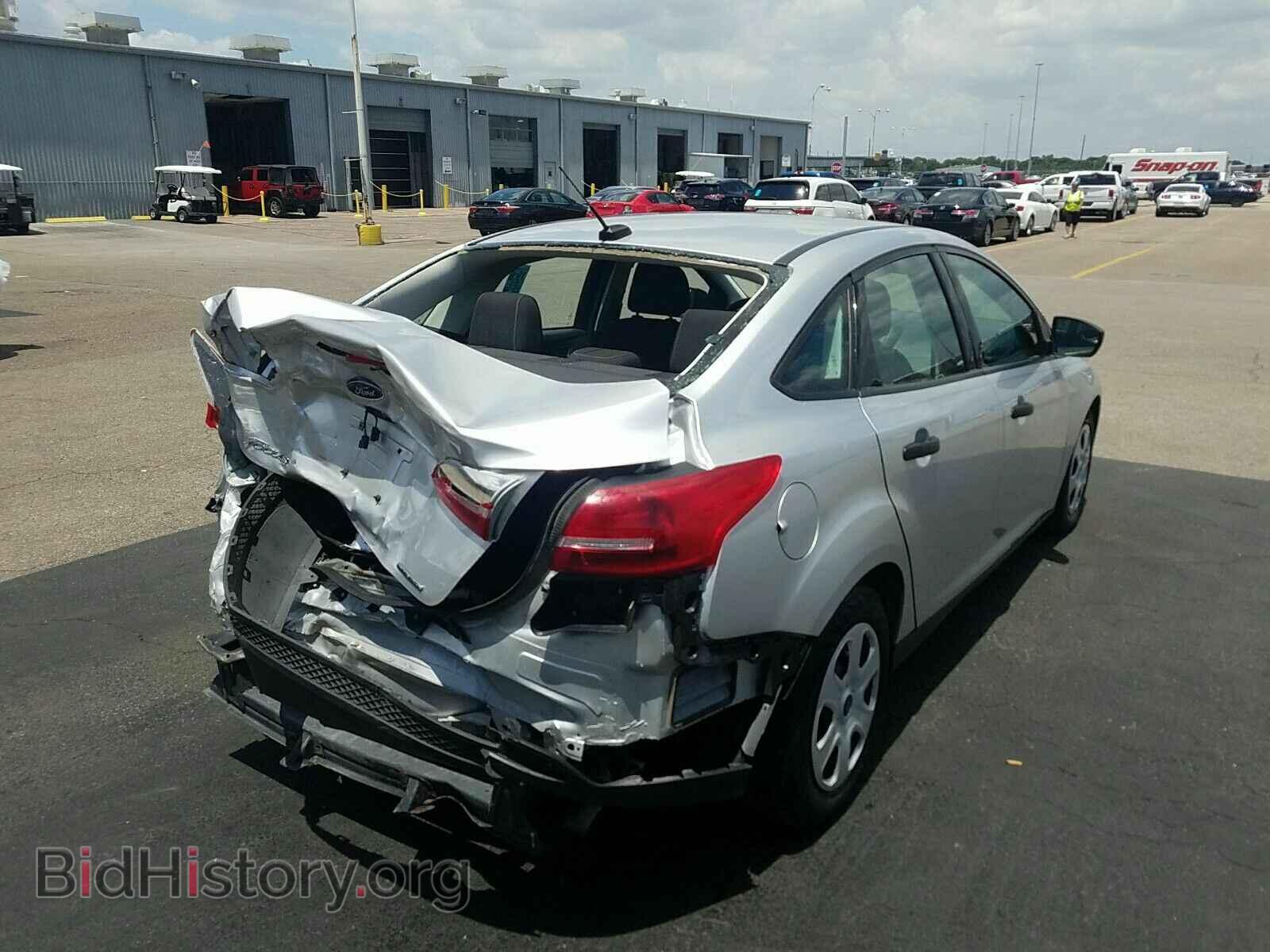 2016 Ford Focus - VIN: 1FADP3E22GL257961 - Photo 2