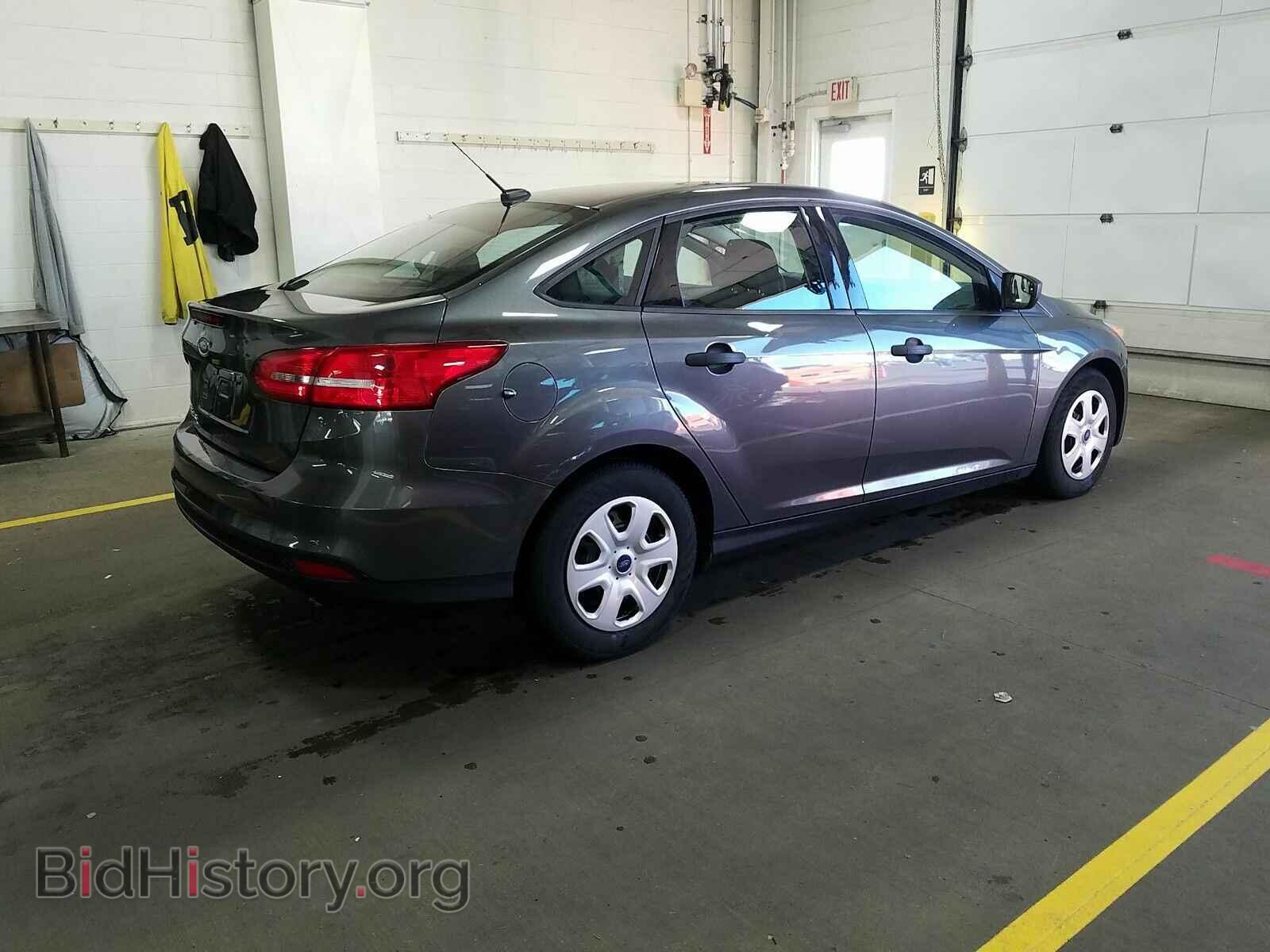 2017 Ford Focus - VIN: 1FADP3E29HL220925 - Фото 2
