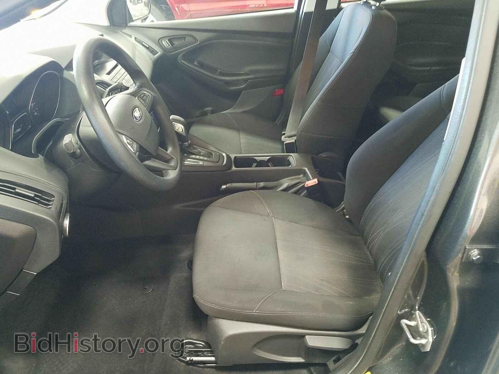 2017 Ford Focus - VIN: 1FADP3E29HL220925 - Фото 3