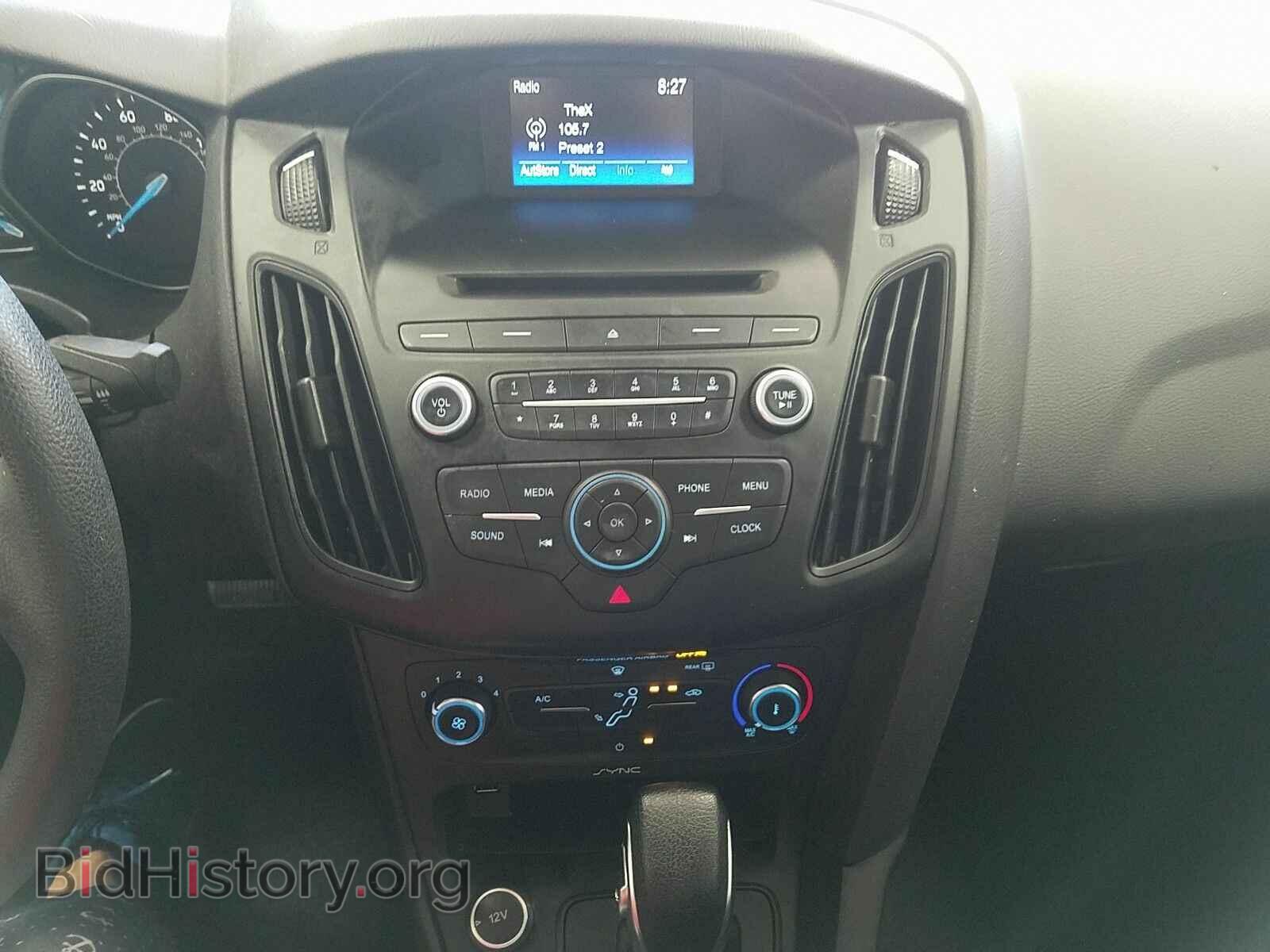 2017 Ford Focus - VIN: 1FADP3E29HL220925 - Фото 4