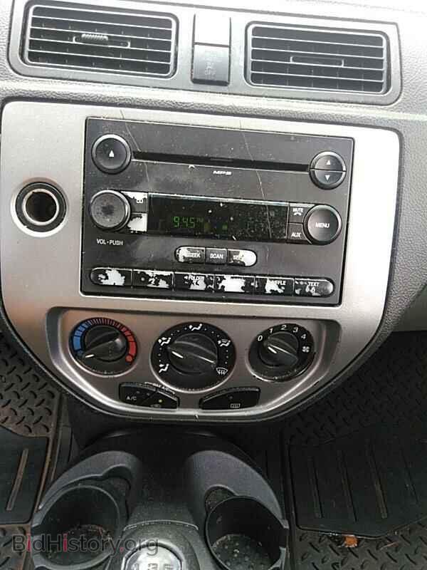 2007 Ford Focus - VIN: 1FAFP31N77W205765 - Фото 4