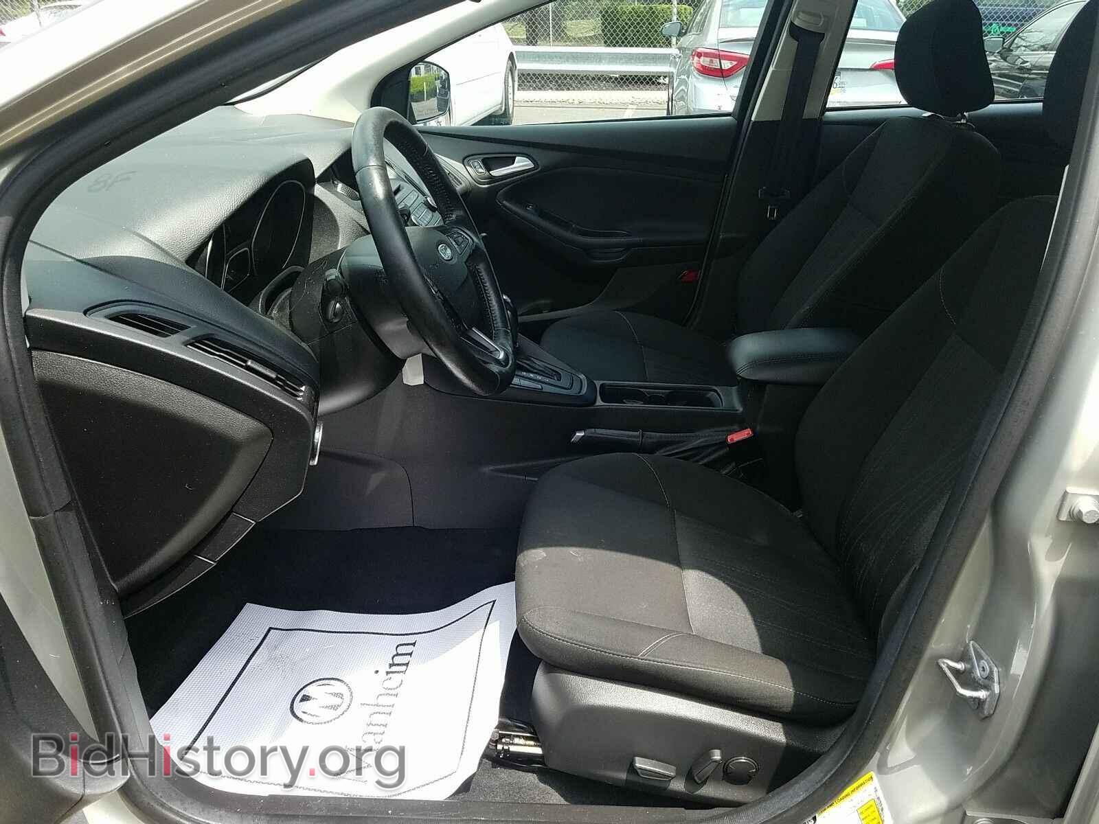 2016 Ford Focus - VIN: 1FADP3F24GL401105 - Photo 3