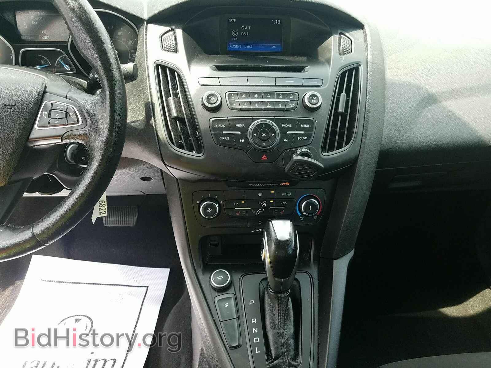 2016 Ford Focus - VIN: 1FADP3F24GL401105 - Photo 4