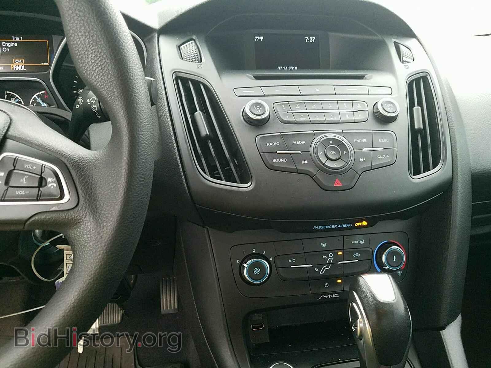 2016 Ford Focus - VIN: 1FADP3F26GL294929 - Photo 4