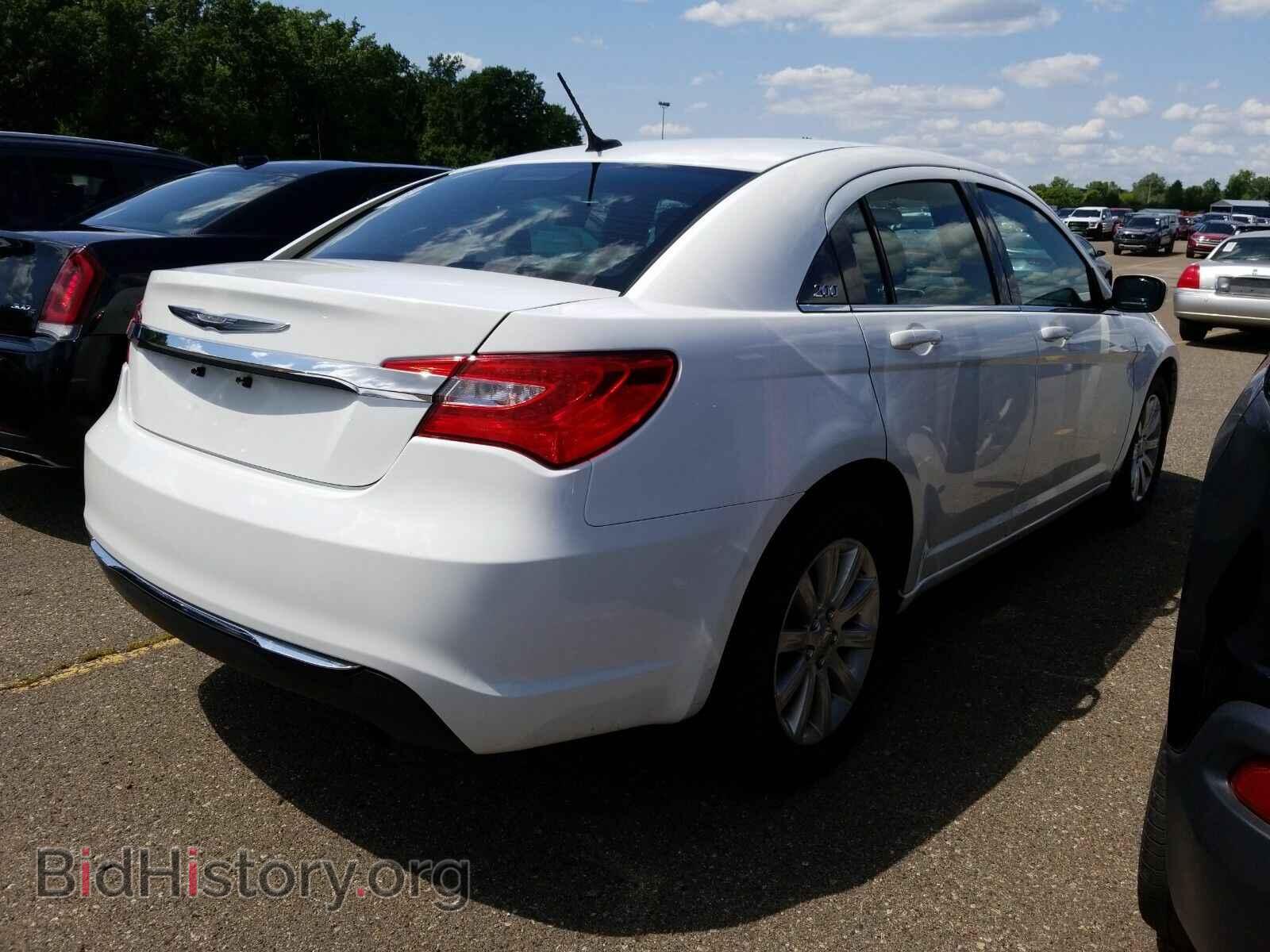 2014 Chrysler 200 - VIN: 1C3CCBBB6EN185460 - Фото 2