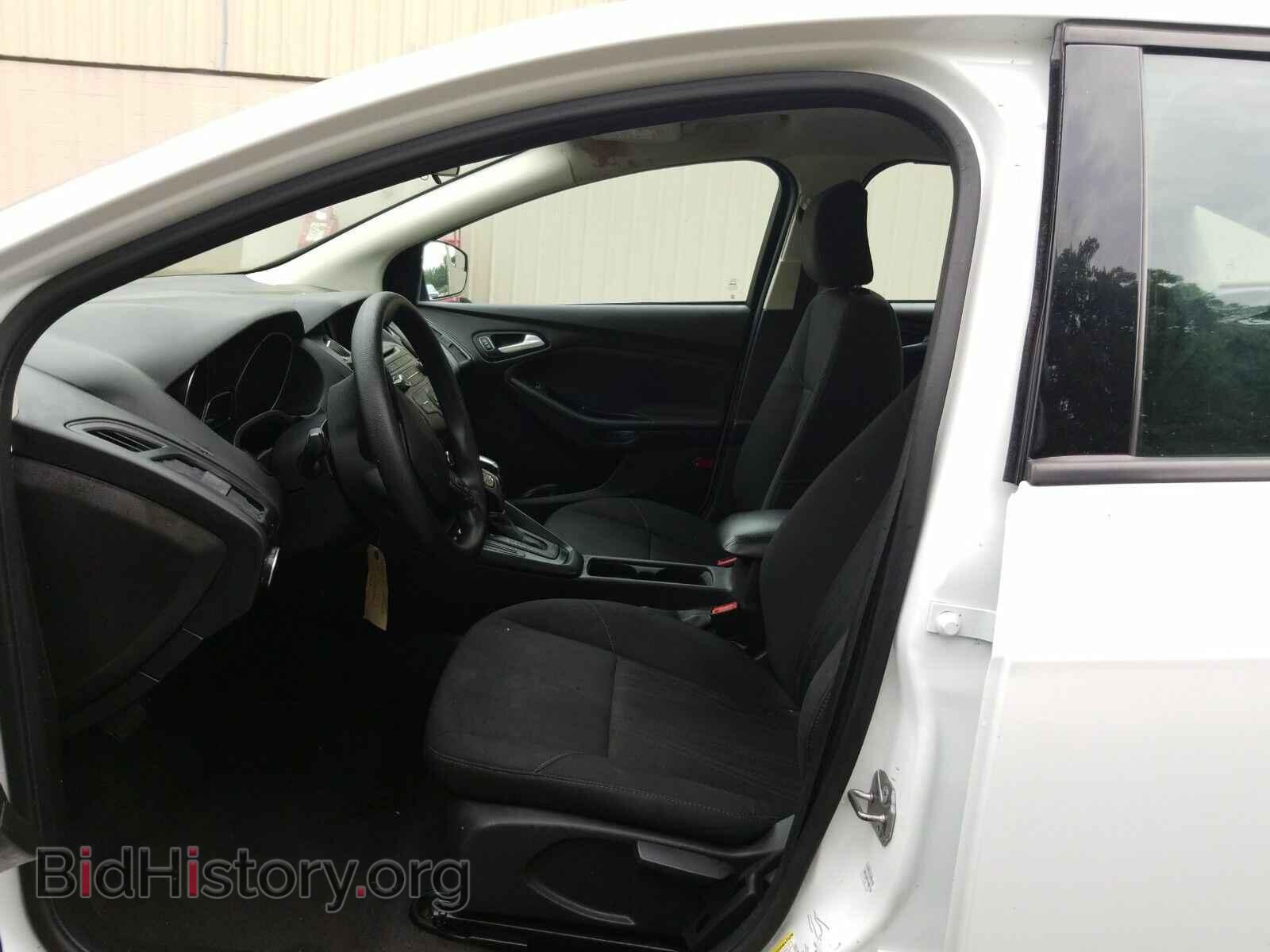 2016 Ford Focus - VIN: 1FADP3F28GL263536 - Photo 3