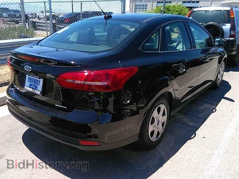 2016 Ford Focus - VIN: 1FADP3E23GL362573 - Photo 2