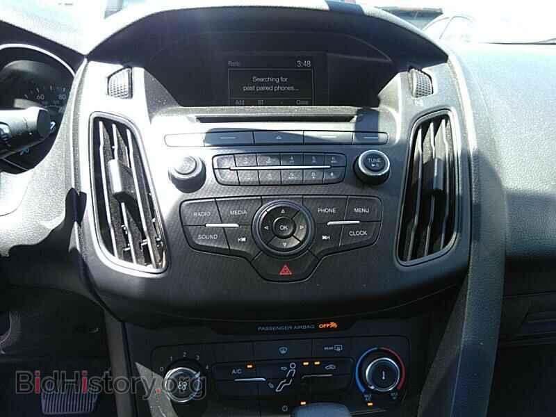 2016 Ford Focus - VIN: 1FADP3E23GL362573 - Photo 4