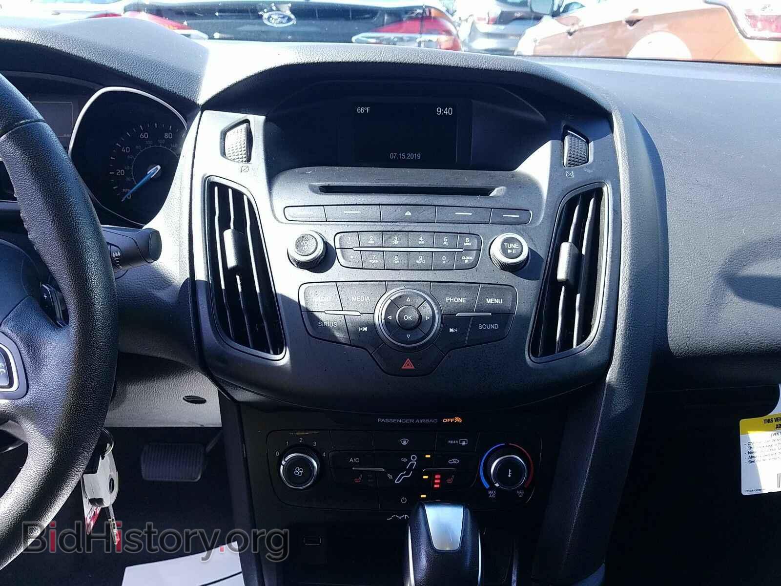 2016 Ford Focus - VIN: 1FADP3F22GL279120 - Photo 4