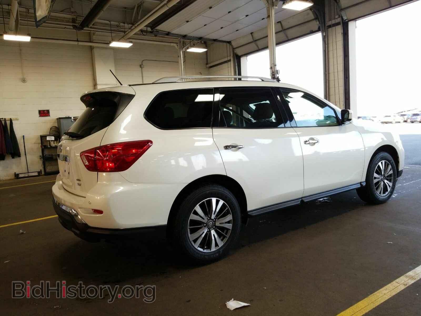 2017 Nissan Pathfinder - VIN: 5N1DR2MM2HC652849 - Фото 2